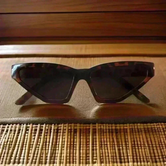 Unique Animal Print Sunglasses - Picture 3 of 3